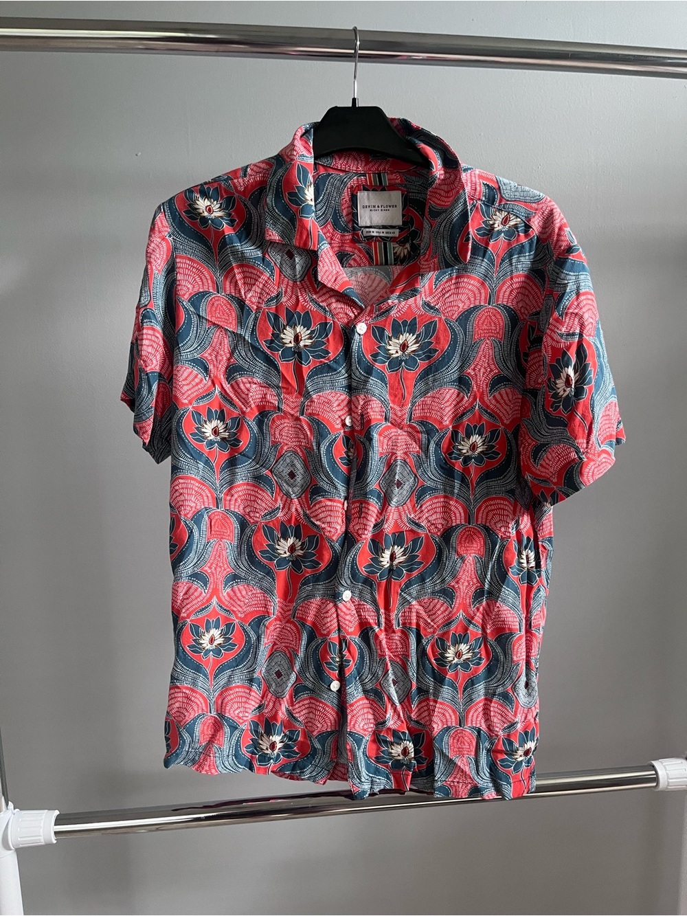 Men’s casual button up shirt